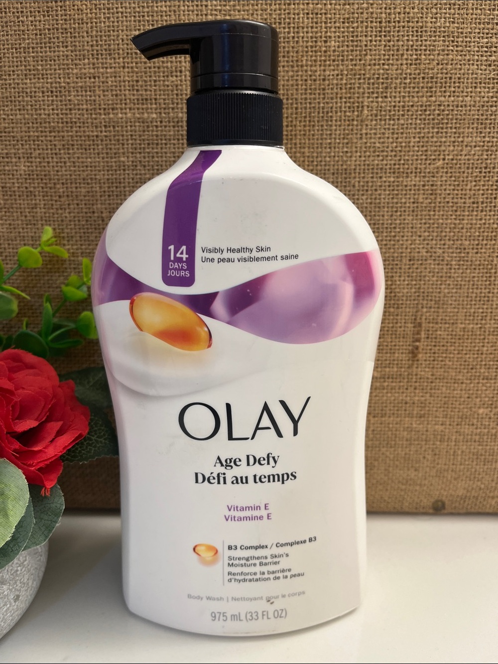 Olay Age Defying Body Wash with Vitamin E / 975mL